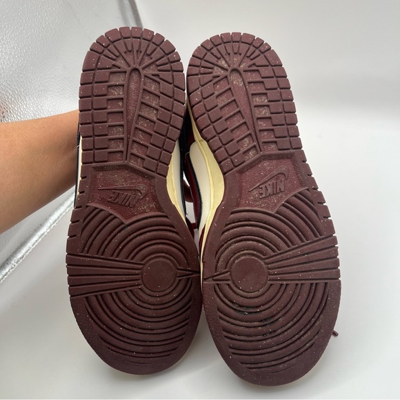 Nike Dunk Low SE Sisterhood Sneaker - Picture 9 of 9